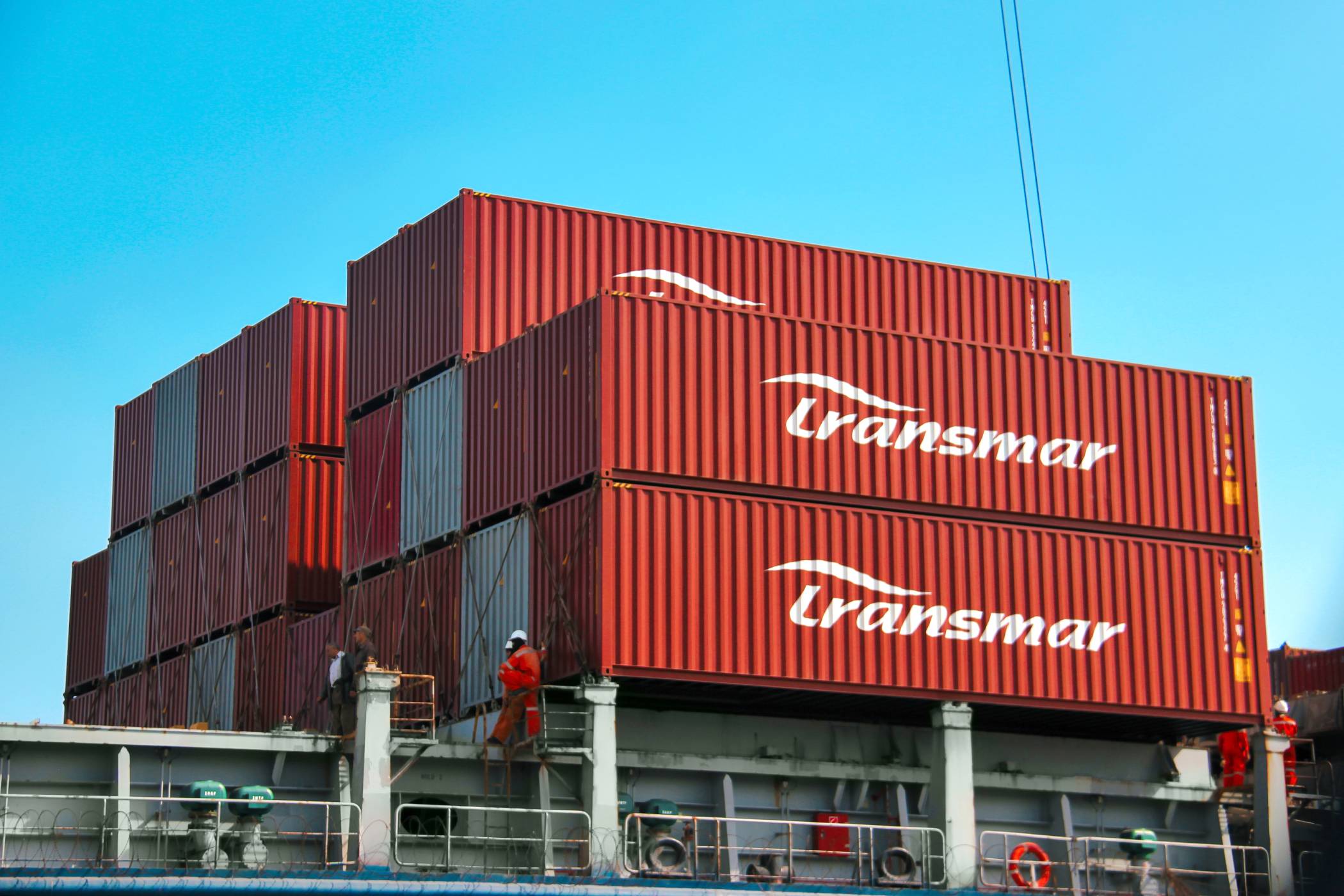 خدمة جديدة لشحن الحاويات | مجموعة موانئ أبوظبي 